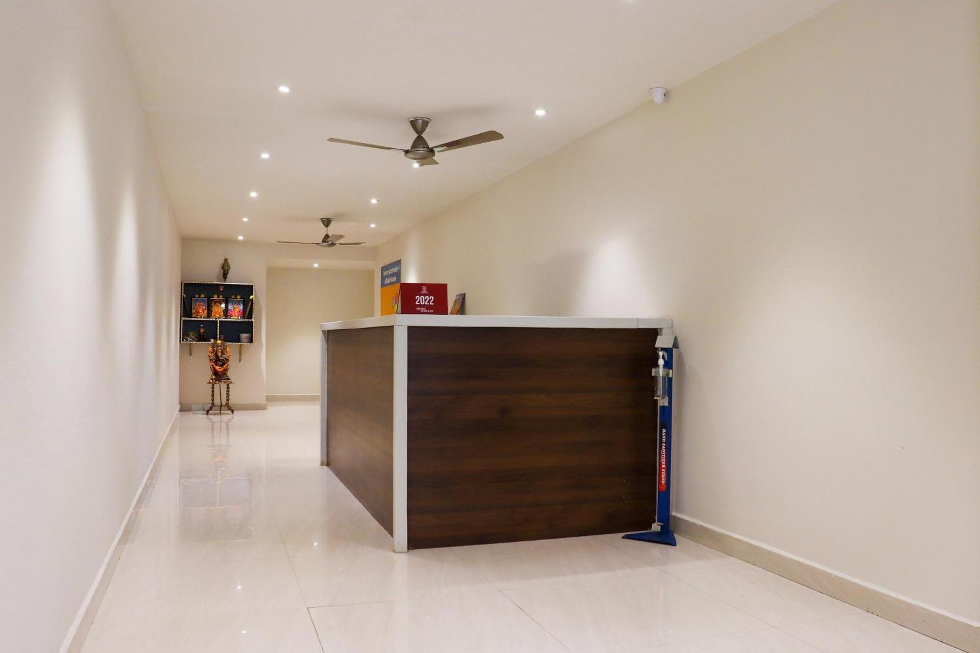 Hotel Collection O Kk Trends Vijayawāda Exterior foto